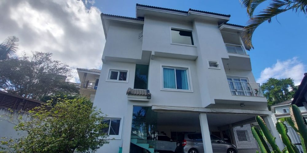 0b9f0021-b2ff-40e7-a1b7-6892c26de64a