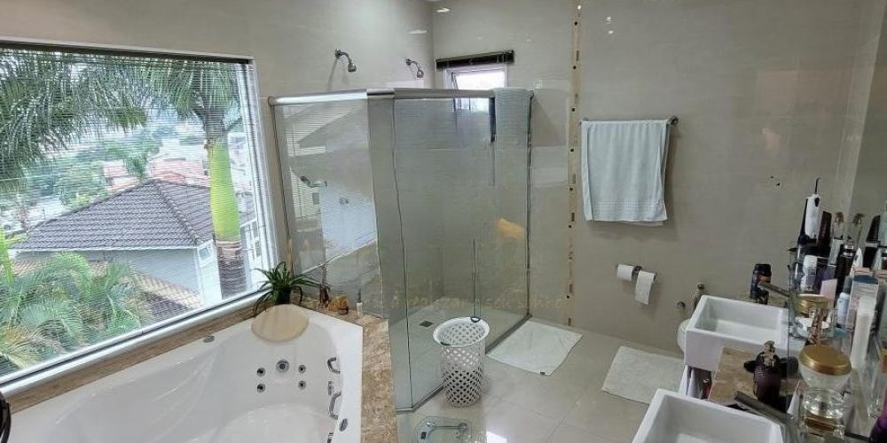 e94d1560-5bab-446d-8192-ee5fb658b76c